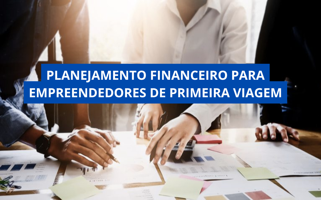 ### Planejamento Financeiro para Empreendedores de Primeira Viagem Muitos empreendedores iniciantes subestimam a importância de um planejamento financeiro sólido. A falta de organização nessa área pode levar a problemas de fluxo de caixa, dívidas e até ao fechamento precoce do negócio. Confira as principais etapas e dicas para construir uma base financeira segura, mesmo quando você está começando do zero. ## 1. Defina Metas Claras e Realistas Antes de controlar receitas e despesas, é fundamental saber aonde você quer chegar: - **Curto Prazo (6 meses a 1 ano)**: Metas como montar estoque inicial, alcançar determinado faturamento mensal ou construir uma reserva de emergência. - **Médio e Longo Prazo (2 a 5 anos)**: Expansão do negócio, compra de equipamentos, contratação de equipe ou abertura de filiais. **Dica Prática:** Documente essas metas e acompanhe-as periodicamente para avaliar se você está no caminho certo. ## 2. Separe as Finanças Pessoais das Finanças do Negócio Um dos erros mais comuns é misturar o dinheiro da empresa com o orçamento pessoal. Isso gera confusão e dificulta a análise do desempenho real do negócio. - **Conta Bancária Exclusiva**: Abra uma conta separada em nome do CNPJ (caso já tenha formalizado a empresa) ou use uma conta PJ (Pessoa Jurídica) para gerenciar entradas e saídas. - **Pró-Labore Definido**: Determine um valor fixo para retirar como remuneração mensal. Assim, você mantém a organização e evita gastar mais do que o negócio suporta. ## 3. Crie um Fluxo de Caixa Detalhado O fluxo de caixa é o coração do planejamento financeiro. Ele mostra quanto dinheiro entra e quanto sai, além de indicar quando esses movimentos ocorrem. - **Previsão de Receitas**: Liste as vendas ou contratos previstos, considerando prazos de pagamento e possíveis atrasos. - **Registro de Despesas**: Categorize gastos (fixos e variáveis) para identificar quais são prioritários e onde é possível economizar. - **Ferramenta Útil**: [Planilhas Google](https://www.google.com/sheets/about/) ou sistemas de gestão como Tiny, Conta Azul e QuickBooks ajudam a manter o fluxo de caixa organizado. ## 4. Elabore um Orçamento e Respeite-o Com base no seu fluxo de caixa, estabeleça um orçamento mensal, definindo quanto pode ser gasto em cada área (marketing, fornecedores, salário de funcionários etc.). - **Análise de Cenários**: Crie projeções realistas (cenário otimista, realista e pessimista) para se preparar para imprevistos. - **Corte de Custos Desnecessários**: Avalie despesas que não contribuem diretamente para o crescimento ou manutenção do negócio. ## 5. Monte uma Reserva de Emergência Assim como as pessoas físicas, as empresas também precisam de uma reserva para imprevistos (equipamento quebrado, queda nas vendas ou inadimplência de clientes). - **Quanto Guardar**: O ideal é ter entre 3 e 6 meses de despesas fixas armazenadas. - **Onde Investir**: Escolha aplicações de baixa volatilidade e fácil resgate, como títulos públicos ou CDBs com liquidez diária. ## 6. Invista em Capacitação Financeira Entender conceitos básicos de contabilidade, fluxo de caixa e tributação é fundamental para tomar decisões mais acertadas. - **Cursos Online**: Plataformas como [Sebrae](https://www.sebrae.com.br), [Coursera](https://www.coursera.org) e [Udemy](https://www.udemy.com) oferecem cursos acessíveis na área de finanças empresariais. - **Leitura e Networking**: Livros sobre finanças, blogs especializados e grupos de discussão podem ampliar seu conhecimento. ## 7. Considere a Ajuda de Especialistas Se o assunto finanças não é sua área de domínio, vale a pena buscar suporte profissional. - **Contador**: Profissional que auxilia na parte legal, tributária e no fechamento de balanços. - **Consultor Financeiro**: Pode criar estratégias personalizadas de investimentos e apontar melhorias na gestão do fluxo de caixa. ## Conclusão Para um empreendedor de primeira viagem, o planejamento financeiro é a base de um negócio saudável e sustentável. Ao definir metas claras, separar finanças pessoais das empresariais, montar um fluxo de caixa detalhado e construir uma reserva de emergência, você estará mais preparado para lidar com desafios. Lembre-se de que uma boa gestão financeira não acontece do dia para a noite; é um processo contínuo de aprendizado e adaptação.