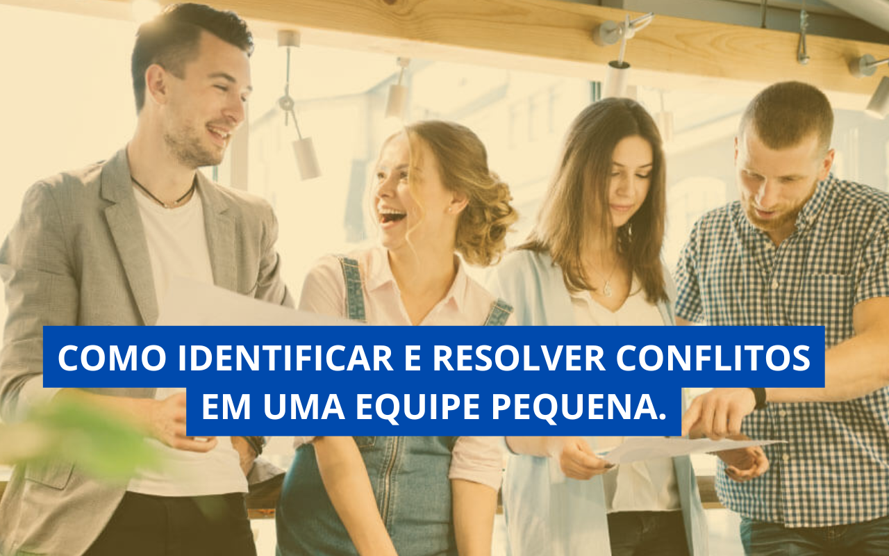 ## Como Identificar e Resolver Conflitos em uma Equipe Pequena Quando se trabalha em um grupo reduzido, conflitos podem ter um impacto ainda mais significativo, pois todos interagem de forma muito próxima. Embora os problemas possam variar de questões pessoais a divergências profissionais, é possível solucionar essas situações antes que prejudiquem o clima e a produtividade do time. Confira como identificar e resolver conflitos de maneira eficaz em equipes pequenas. ### 1. Reconheça os Sinais de Conflito - **Mudanças de Comportamento**: Queda na produtividade, reclamações frequentes ou silêncio excessivo podem indicar tensões. - **Falta de Colaboração**: Quando as pessoas evitam trabalhar juntas ou passam tarefas adiante, pode ser um sintoma de desentendimentos. - **Clima Tenso**: O ambiente fica mais pesado, com olhares desconfiados e conversas paralelas. **Dica Prática**: Faça breves check-ins individuais e em grupo para entender o “termômetro” da equipe. Perguntas abertas e escuta atenta podem revelar problemas ocultos. ### 2. Promova um Ambiente de Comunicação Aberta - **Reuniões Regulares**: Encontros semanais ou quinzenais para compartilhar avanços, dificuldades e alinhamento de expectativas. - **Escuta Ativa**: Dedique-se a compreender o ponto de vista do outro sem interromper ou julgar antecipadamente. - **Canais de Diálogo**: Crie espaços (virtuais ou presenciais) onde todos possam falar com liberdade sobre problemas e ideias. **Exemplo**: Em uma equipe pequena, é viável realizar reuniões curtas — como “daily meetings” — para que cada membro exponha rapidamente seus progressos e desafios. ### 3. Trate Problemas de Forma Imediata - **Evite Acúmulo de Ressentimentos**: Um pequeno desacordo pode se transformar em algo maior se for ignorado. - **Aborde os Envolvidos**: Fale diretamente com as partes conflitantes e estimule que elas também conversem entre si. - **Foco na Solução**: Em vez de buscar culpados, tente compreender o que causou o problema e como corrigi-lo. **Dica Prática**: Use a técnica de “feedback construtivo”, descrevendo fatos observados, impacto gerado e proposta de melhoria. ### 4. Estabeleça Regras de Convivência - **Clareza de Papéis**: Defina responsabilidades específicas para evitar sobreposição de funções, que frequentemente gera conflitos. - **Normas de Respeito**: Construa acordos sobre como a equipe se relaciona (exemplo: política de comunicação respeitosa, prazos de respostas a e-mails). - **Cultura de Colaboração**: Valorize comportamentos que fortalecem o grupo, como ajudar colegas e compartilhar conhecimentos. **Exemplo**: Crie um pequeno manual interno que descreva valores, linguagem adequada para feedback e protocolos de resolução de problemas. ### 5. Use Técnicas de Mediação - **Terceiro Neutro**: Se o conflito se agravar, considere trazer alguém que não esteja envolvido, como um mentor, para facilitar o diálogo. - **Reuniões de Conciliação**: Encontros focados em entender cada posição, buscar pontos em comum e negociar soluções. - **Escuta Imparcial**: Permita que cada pessoa fale sem interrupções e valide seu sentimento antes de propor acordos. **Dica Prática**: Use perguntas como “Qual é a sua maior preocupação?” ou “O que você considera uma solução justa?” para fomentar empatia e busca de consenso. ### 6. Aprenda com Cada Conflito - **Reflexão Pós-Conflito**: Após chegar a uma solução, reavalie o processo. O que poderia ter sido feito diferente? - **Documente Lições**: Registre orientações e práticas para que a equipe não cometa os mesmos erros no futuro. - **Aprimore a Cultura Interna**: Ajuste processos e políticas para prevenir conflitos similares e fortalecer a convivência. **Exemplo**: Se um conflito surgiu por falta de clareza em metas, isso pode indicar a necessidade de revisar o processo de definição de objetivos, garantindo transparência para todos. ### Conclusão Equipes pequenas podem sofrer intensamente com conflitos, mas também têm a vantagem de serem mais ágeis na detecção e resolução de problemas. Ao estabelecer uma comunicação aberta, tratar divergências de forma imediata e criar regras de convivência claras, o grupo se fortalece e aprende a trabalhar em harmonia. Lembre-se de que cada desentendimento pode ser uma oportunidade de crescimento, desde que seja abordado com empatia, respeito e foco na solução.